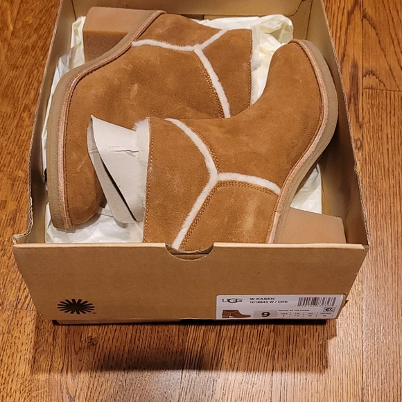 Ugg - Picture 3 of 3